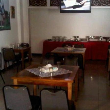 Ambun Suri Hotel Букиттинги Экстерьер фото