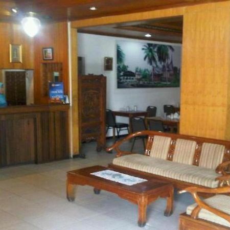 Ambun Suri Hotel Букиттинги Экстерьер фото