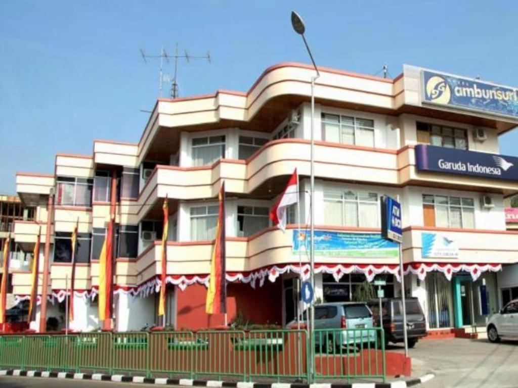 Ambun Suri Hotel Букиттинги Экстерьер фото