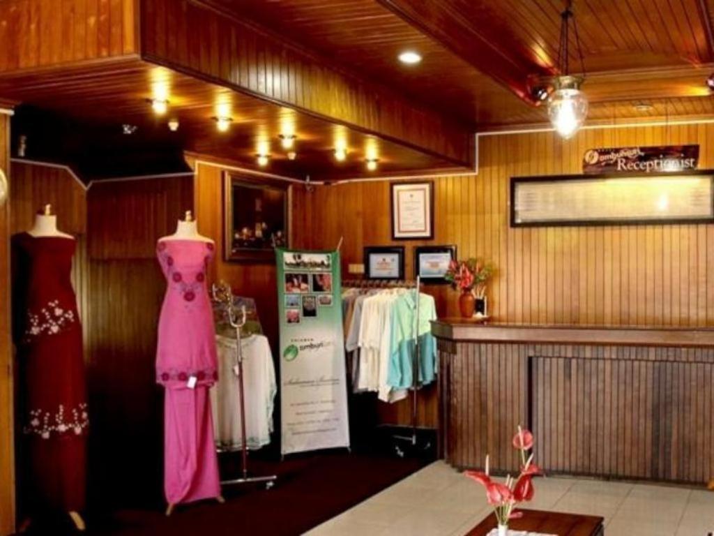 Ambun Suri Hotel Букиттинги Экстерьер фото
