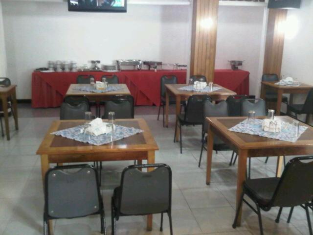 Ambun Suri Hotel Букиттинги Экстерьер фото