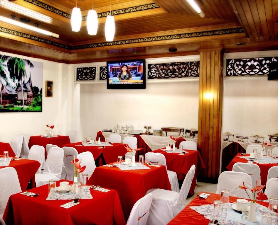 Ambun Suri Hotel Букиттинги Экстерьер фото