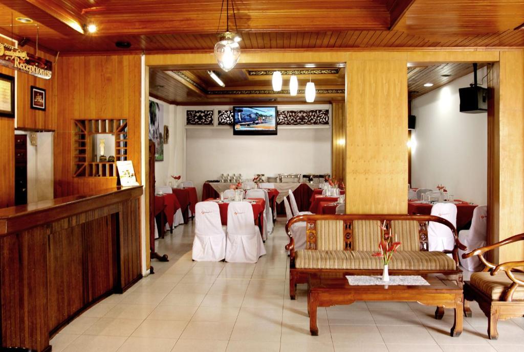 Ambun Suri Hotel Букиттинги Экстерьер фото